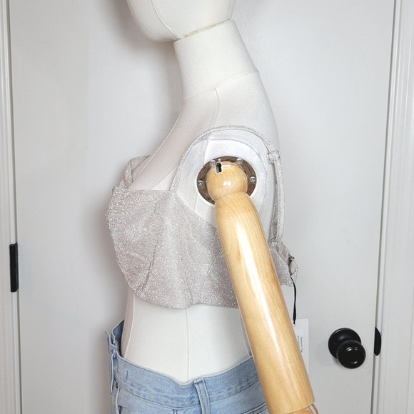 SLA The Label Shimmer Crop Top Silver Metallic Cowl Neck Size XL NWT - Picture 4 of 7